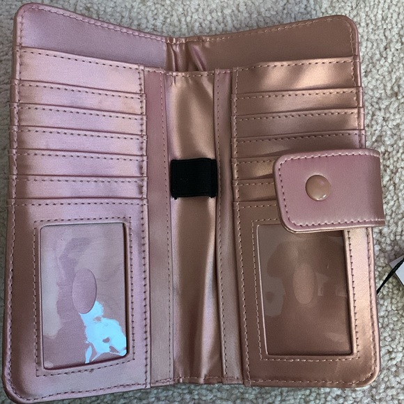 IHKWIP Women’s RFID Heart Quilted Wallet NWT!! - Picture 4 of 13